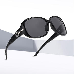 แว่นกันแดด Moohe 2025 รุ่นทันสมัย วินเทจ หรูหรา ประดับเพชร โพลาไรซ์ เลนส์ไล่เฉดสี น้ำหนักเบา ป้องกันรังสียูวี 400 กรอบเต็มสีดำ วัสดุ PC - Product Image 6