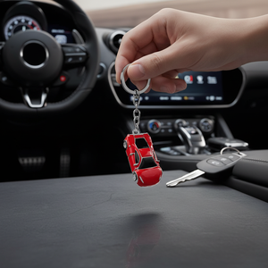 Portachiavi Personalizzato per Auto Sportive in Pelle Rossa con Materiale Metallico, Logo Personalizzabile per Uso Aziendale - Product Image 3