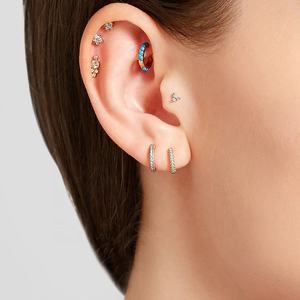 <span class=keywords><strong>Orecchini</strong></span> Huggie <span class=keywords><strong>cartilagine</strong></span> turchese da donna con cerchio in <span class=keywords><strong>oro</strong></span> 925 in argento - Product Image 4