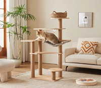Arbre à chat minimaliste et écologique en bois massif avec griffoir, design durable et hauteur réglable pour une utilisation intérieure