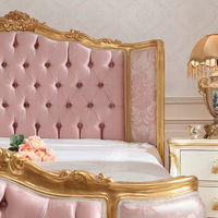 Meubles de chambre à coucher de style classique de luxe, cadre en bois massif, lit sculpté à la main, taille king, feuille d'or, velours rose, lit Chesterfield français