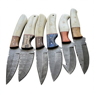 Couteau à lame fixe en acier damas avec manche en os pour la chasse - Product Image 2
