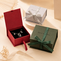 Boîte à bijoux carrée classique Hongfa, personnalisable avec logo, emballage cadeau avec insert en velours pour bague, collier, boucles d'oreilles
