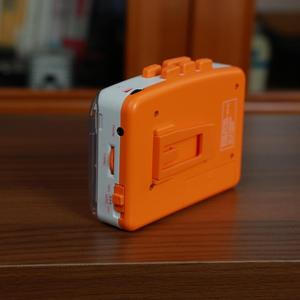 เครื่องเล่นเทปคาสเซ็ตแบบโปร่งใสสไตล์เรโทร เครื่องบันทึกเสียงพร้อมฟังก์ชั่นแปลงไฟล์ MP3 ตัวเครื่องทำจากพลาสติก เหมาะสำหรับการเรียนรู้ ความบันเทิง ใช้ในบ้าน และการเดินทาง - Product Image 6