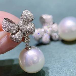 E4142 Pendientes de perlas de oro blanco con lazo de diamantes, joyería de boda para mujer, estilo clásico - Product Image 4