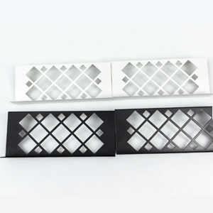 Soportes elevadores para tarjetas coleccionables para exhibidores de tarjetas, ideales para tarjetas clasificadas y individuales, compatibles con vitrinas Zion, para una presentación más limpia y visible. - Product Image 2