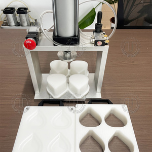 เครื่องทำบาธบอมแบบใช้ลมอัด ยี่ห้อ UT สำหรับมืออาชีพ ใช้ได้กับแม่พิมพ์หลากหลายรูปแบบ ใช้ทำแชมพูบาร์ได้ง่าย ใช้งานสะดวก กำลังการผลิต 200 ชิ้น/ชม. - Product Image 3