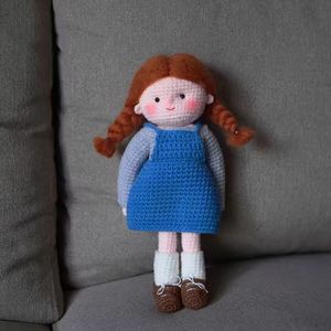 Poupée au crochet faite à la main, tresses rouges, adorable amigurumi fille, jouet en peluche doux, poupée rembourrée, décoration <span class=keywords><strong>de</strong></span> maison pour enfants, tenue robe bleue, cadeau bébé - Product Image 4