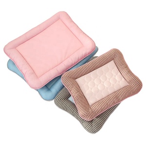 Cama Refrescante de Seda de Hielo para Perros y Gatos, Alfombra de Cama para Mascotas de Viscosa Suave y Refrescante: Sensación de Seda de Hielo y Diseño a Rayas para Clima Cálido - Product Image 1