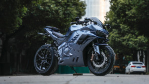 Une moto haute performance avec une vitesse maximale de 150 km/h - Product Image 5