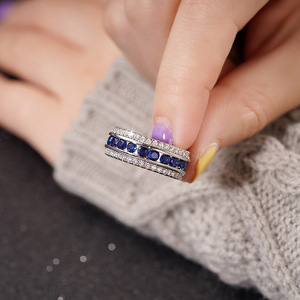 T0789 Anello Eternity da Donna in Oro Massiccio 18K con Zaffiri, Taglio Brillante Rotondo, Incastonatura a Canale, Gioiello Raffinato per Matrimonio - Product Image 5