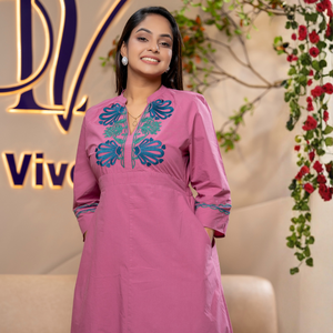 Vestido Maxi de Lujo con Bordado en V de Alta Gama, Color Rosa, Casual para Mujer - Product Image 5