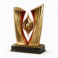 Reed Metall-Trophäe Poliertes Gold Vertikale Streifen Tailliert Hohlkern Gravierbarer Anpassbarer Preis Tragbar Muttertag Neujahr