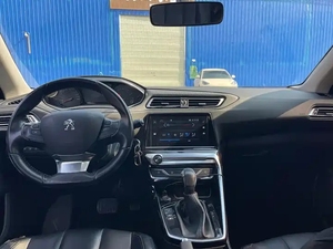 Personalización Interior de Autos Usados 2019 2020 2021 PEUGEOT 308 Sedán con Volante a la Izquierda, Gasolina - Product Image 3