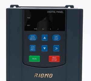 Variador de Frecuencia RIQNO Serie A800 de 7.5kw, con Certificación CE y ROHS, 380V 50/60Hz, Control Vectorial, Diseño Modular para Motor de Compresor Solar Trifásico - Product Image 3