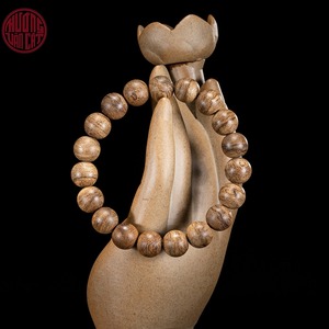 Pulsera de Madera de Agar Natural de Malasia, Cuentas Redondas de 10 mm, Grado Casi Sumergible, Joyería Aromática Hecha a Mano - Product Image 1
