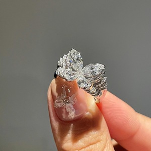 Anillo de Plata Pura S925 Wenchi con Mariposa Multifantom, Diseño de Alta Gama con Incrustaciones de Diamantes, Diseño Exclusivo, Ligero, Lujoso y Moderno - Product Image 3