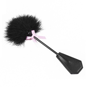 Mini Pluma Estimulante con Azoteador de PU para Juegos Previos para Adultos, BDSM, Bondage, Coqueteo - Product Image 3