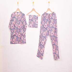 Nouvel ensemble de pyjama en coton à motif floral de style moderne, imprimé à la main, vêtements de nuit et de détente pour femmes, cadeau - Product Image 2