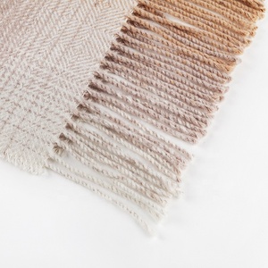 Meilleures ventes <span class=keywords><strong>couverture</strong></span> <span class=keywords><strong>en</strong></span> <span class=keywords><strong>laine</strong></span> avec pompon couvertures tissées <span class=keywords><strong>en</strong></span> <span class=keywords><strong>laine</strong></span> mérinos avec franges <span class=keywords><strong>couverture</strong></span> <span class=keywords><strong>en</strong></span> <span class=keywords><strong>laine</strong></span> à carreaux - Product Image 2