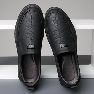 รองเท้าลำลองผู้ชาย ส้นเตี้ย พื้นยาง ทนต่อการเสียดสี รองเท้าสไตล์เดินเล่นสบายๆ - Product Image 2