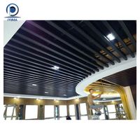 Plafond en tube carré Planches de plafond modernes personnalisées Bois et aluminium pour hôtel Matériaux ignifuges Plafond en tube carré