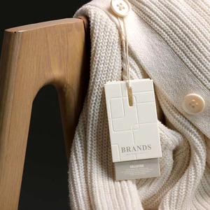 Etiqueta de ropa con logotipo personalizado de diseño gratuito para marcas de hombre Tarjeta de papel cóncava-convexa gruesa para bolsos y zapatos - Product Image 3