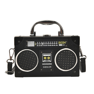 Bolso de Mano con Forma de Casete de Radio, Mini Bolso con Asa Superior y Correa Ajustable para Mujeres y Niñas - Product Image 4