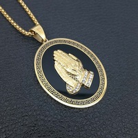 Hip Hop prière main religieux chrétien étanche sans ternissement en acier inoxydable mode bijoux pendentif colliers hommes en gros