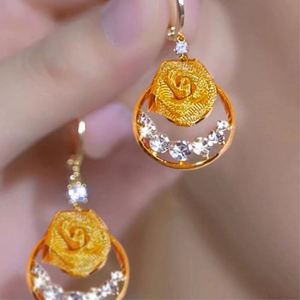 Pendientes de Aro Hipoalergénicos de Lujo con Flor de Rosa Dorada para Mujer, Elegantes Pendientes de Aro con Zirconia en Forma de Flor, Joyería - Product Image 6