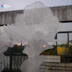 LEDA - Decoración Personalizable Hecha a Mano para Bodas, Cumpleaños, Día de San Valentín, Flor Gigante Blanca Artificial, Soporte de Flores de Organza - Product Image 1