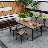 Ensemble de chaises de table modernes en métal pour les loisirs de plein air pour le parc, la cour, le jardin et le café avec table longue et chaises