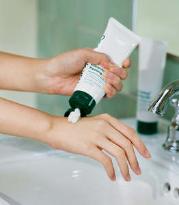 CICAMING พีลลิ่งเจล เฟซ เอ็กซ์โฟลิเอเตอร์สำหรับผิวแพ้ง่าย น้ำยาขจัดเซลล์ผิวที่ตายแล้วอย่างอ่อนโยน ทำความสะอาดรูขุมขนอย่างล้ำลึก - Product Image 5