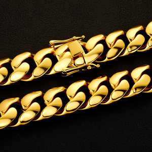 Cadena Cubana de 22mm en Oro de 24k con Retención de Color, Collar Personalizado para Hombre y Mujer - Product Image 3