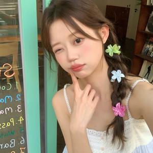 Pince à cheveux œuf tie-dye, motif floral bohème, sans pression, pour coiffures mi-attachées et essentiels de vacances - Product Image 2