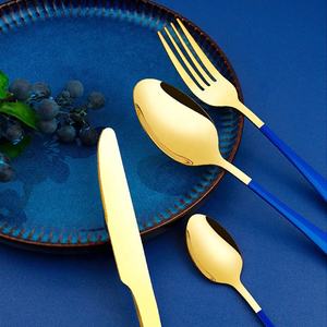 吊り下げ式ギフトボックス入り ゴールドステンレス製カトラリーセット 24点 金属製ラックホルダー付き - Product Image 6