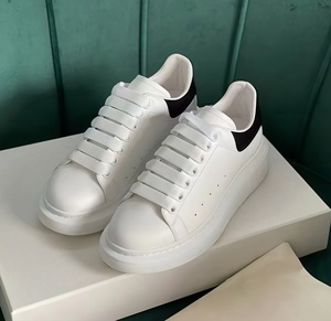 Nouvelles baskets polyvalentes de haute qualité 2026 - Chaussures décontractées blanches en cuir véritable pour femmes, à semelle épaisse et rehaussante - Product Image 5