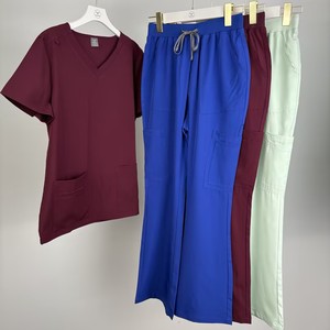 Divise Ospedaliere Unisex Personalizzate all'Ingrosso, Set in Poliestere Elasticizzato con Scollo a V, Resistenti alle Pieghe, OEM <span class=keywords><strong>XL</strong></span> - Product Image 2