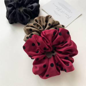 Venta al por mayor Vintage Polka Dot <span class=keywords><strong>Hair</strong></span> Ties <span class=keywords><strong>Plain</strong></span> Color Fabric Large Scrunchies Accesorios para el cabello para las mujeres - Product Image 4