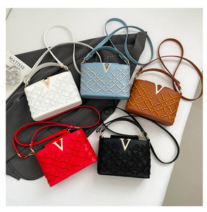 Cross-border Women's Bucket <b>Bag</b> 2026 Embroidered Rhombus Fashion Magnetic Closure Polyester Lining New High-end Style Handbag - Product Image 1