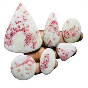 พลอยซินนาบาร์ควอตซ์ธรรมชาติจาก FAIJAN GEMS รูปทรงคาโบชองหลากหลายแบบ รับรองโดยผู้ตรวจสอบอิสระ ปรับขนาดได้ พร้อมบริการพันลวด - Product Image 1