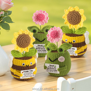 Fiori Artificiali all'Ingrosso: Margherite, Gigli e Girasoli Lavorati a Mano all'Uncinetto in Vaso con Biglietto di Auguri - Product Image 1