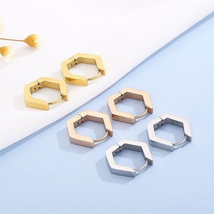 Boucles d'oreilles creuses plaquées or 18 carats, bijoux géométriques pour femmes, vente en gros d'usine - Product Image 5