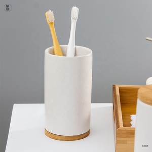 Juego <span class=keywords><strong>de</strong></span> 4 Accesorios <span class=keywords><strong>de</strong></span> <span class=keywords><strong>Baño</strong></span> <span class=keywords><strong>de</strong></span> Cerámica con <span class=keywords><strong>Tapa</strong></span> <span class=keywords><strong>de</strong></span> Madera, Juego <span class=keywords><strong>de</strong></span> Regalo <span class=keywords><strong>de</strong></span> Lujo Personalizado con Plato para Sopa y Botella <span class=keywords><strong>de</strong></span> Champú - Product Image 6