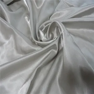 Prezzo di fabbrica smooth shiny a buon mercato tessuto di raso di poliestere per il rivestimento del vestito