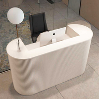 Comptoir de réception moderne en bois blanc avec comptoir de caisse durable pour salons de beauté, bureaux, hôtels, gymnases, hôpitaux, centres commerciaux