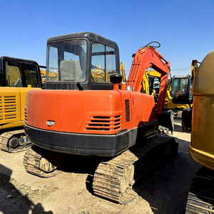 Excavatrice sur chenilles hydraulique Doosan DH55, mini-pelleuse orange avec godet de terrassement - Product Image 1