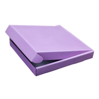 Boîte cadeau en carton ondulé violet réutilisable et écologique en forme d'avion avec laminage mat et gaufrage pour chocolats de Noël