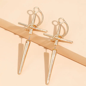 Boucles d'oreilles vintage au design d'épée exagéré, style gothique créatif, pour fête, Nouvel An, Noël, anniversaire, Saint-Valentin, cadeau - Product Image 1
