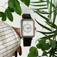 Montre à quartz pour femme, boîtier rectangulaire argenté, cadran blanc texturé, bracelet en cuir noir, prix de gros, de Source Watch Factory